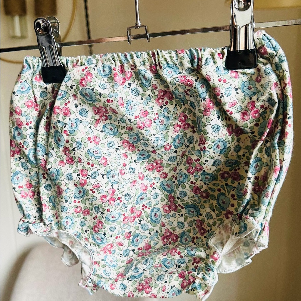 Set with White Long-Sleeve Baby Top with Floral Collar and Trim and short - Picture 5 of 5